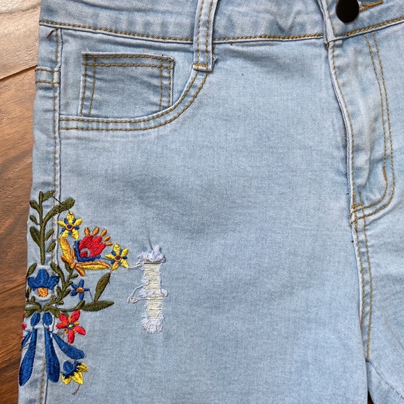 NWT light blue denim cutoffs in size L - Picture 2 of 11